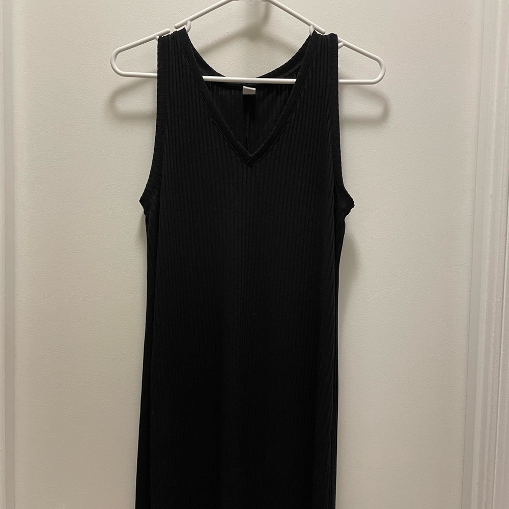 Old Navy ribbed sleeveless v-neck maxi dress. Size M. - Picture 4 of 8